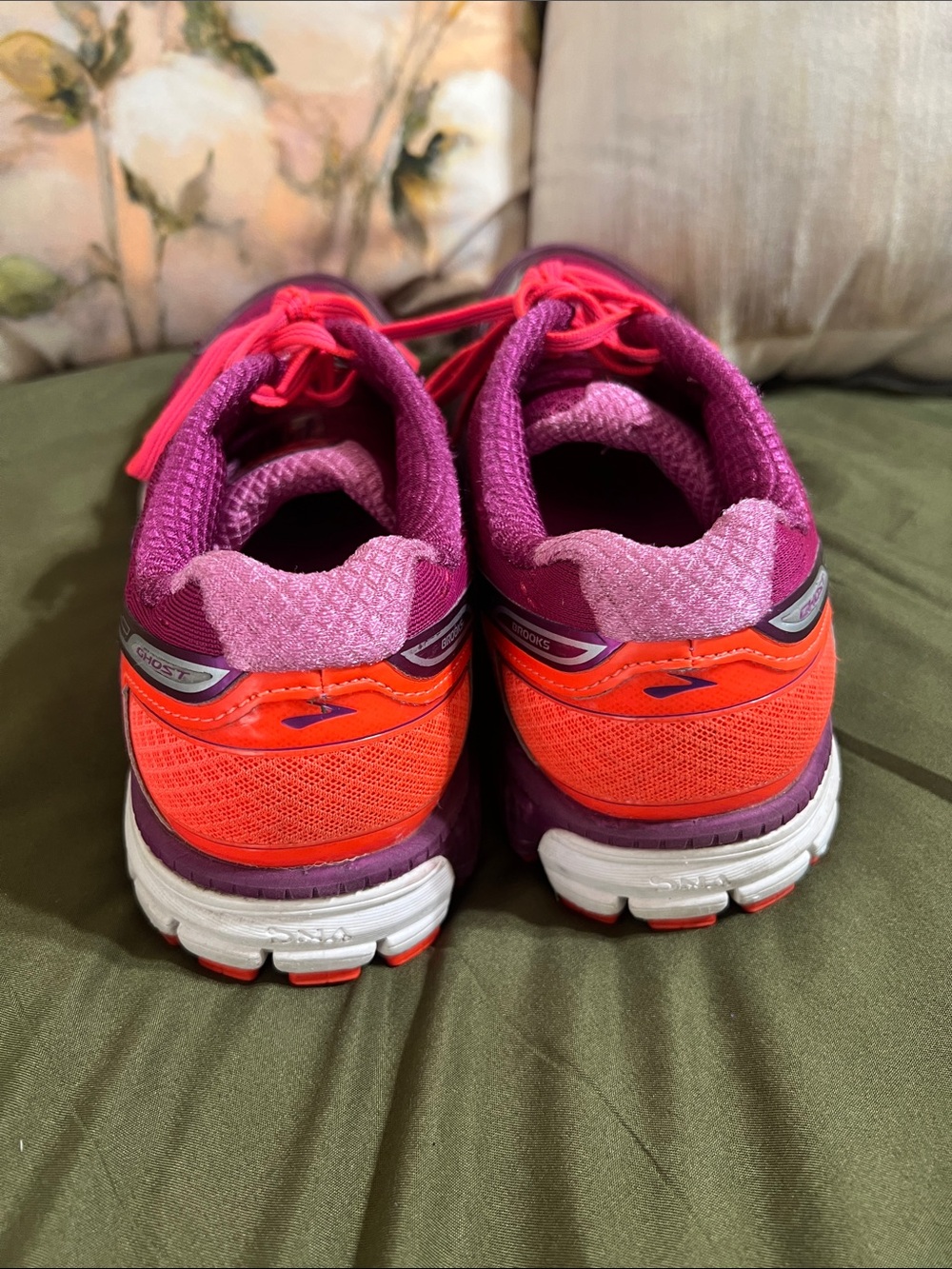Brooks Women's Magenta and Hot Pink Running Shoes - Picture 3 of 5